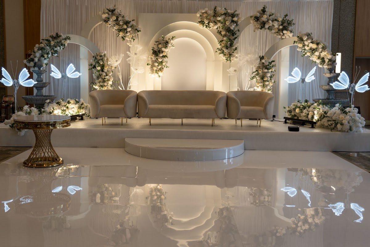 Elegant Moments
