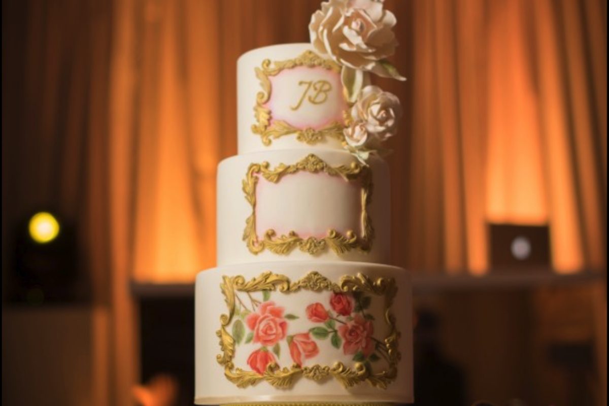 Maya Dahlia Cakes