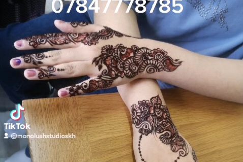 Monolush Studio - Specialist in Henna tattoos,hair and beauty.