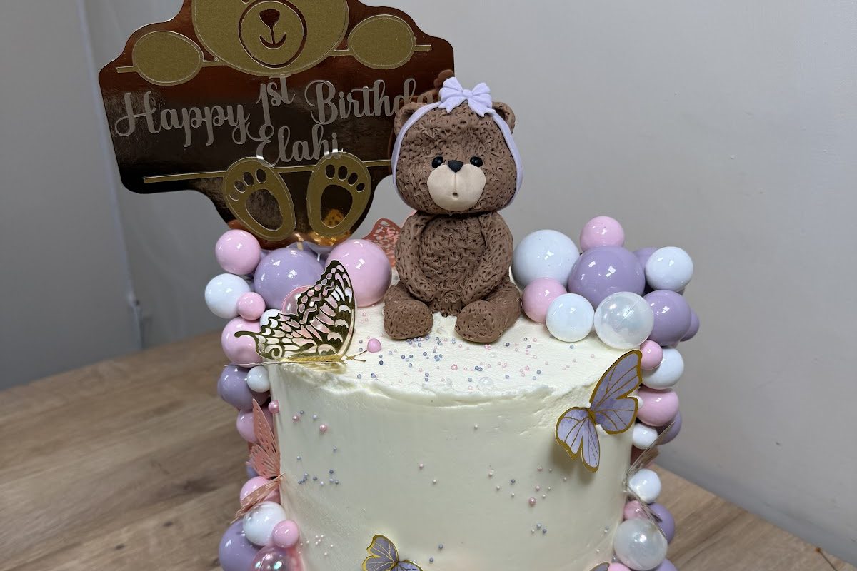 Snazzy Cakes by Hayley