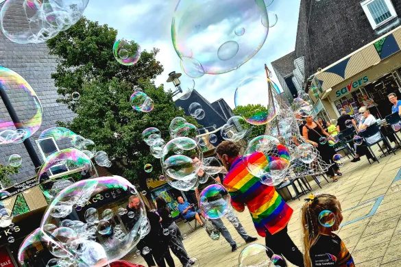Sara's Parlour Face Painter, Balloon Decoration & Art, Mural & Window Artist! *****