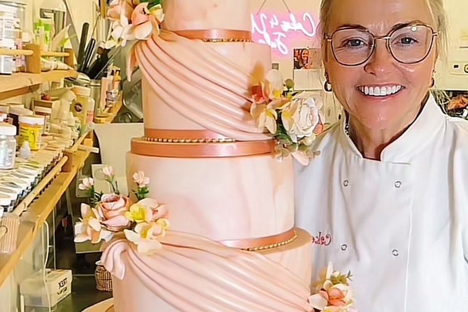 Cakes 4 U by Julz & The Wedding Emporium Limited