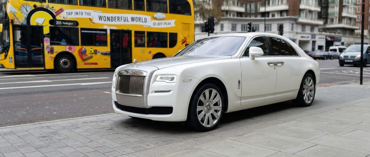 Moments car hire - wedding and chauffeured services