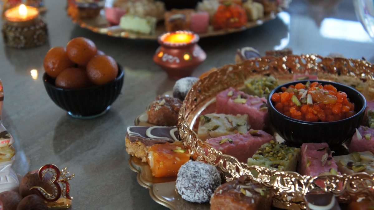 Savi's Delights - Eggless cakes and Indian sweets